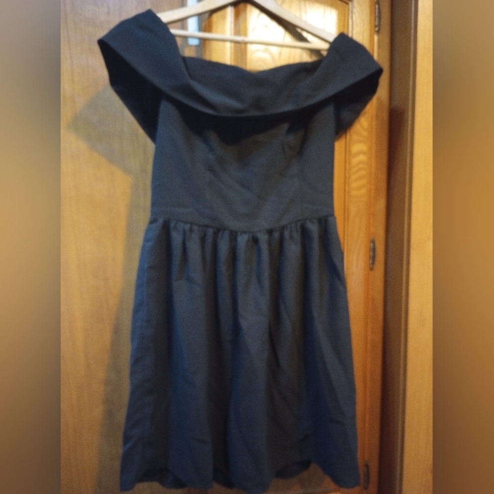 Abercrombie & Fitch Black Dress Ladies Medium Ruffled Off the Shoulder L…